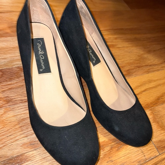 BLACK HEELS - Picture 2 of 5